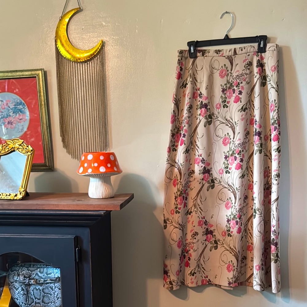 🌸🍦🌸🍦Floral Cream Skirt